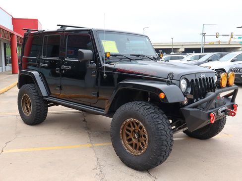Used 2017 Jeep Wrangler Unlimited Rubicon image 4