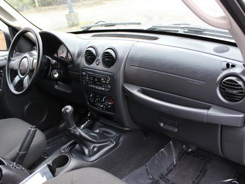 Used 2004 Jeep Liberty Sport w/ PWR Convenience Group AWD/4WD image 17