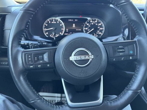 Used 2025 Nissan Pathfinder SV image 39