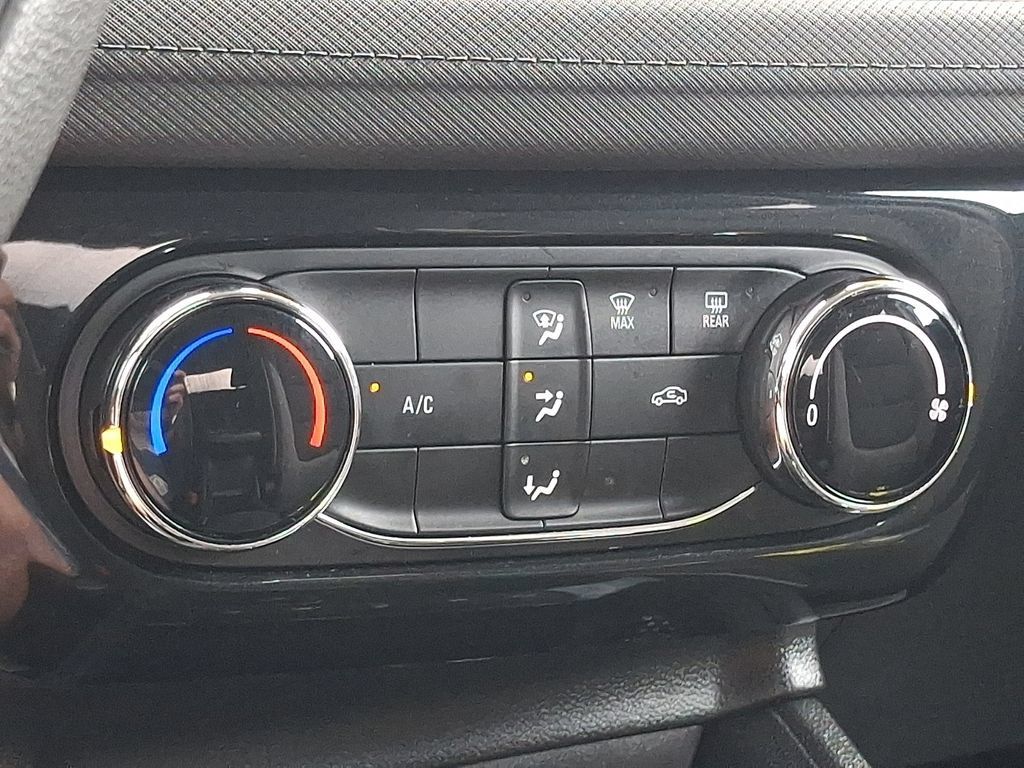 Used 2024 Chevrolet TrailBlazer LT AWD/4WD image 16
