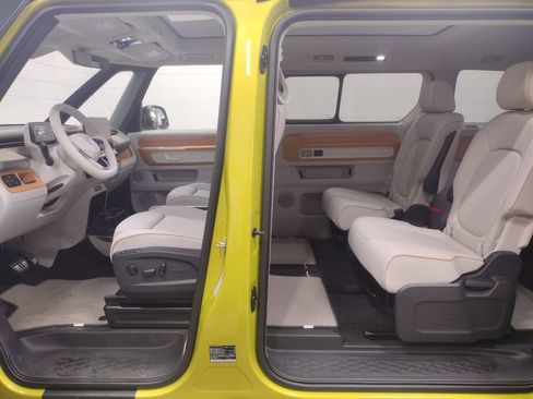New 2025 Volkswagen ID. Buzz 1st Edition image 27