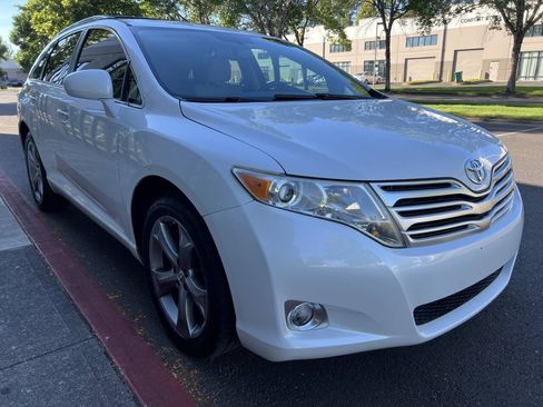 Used 2011 Toyota Venza w/ Convenience Pkg FWD image 2