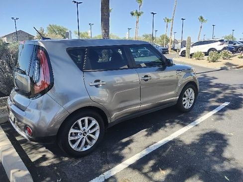 Used 2018 Kia Soul + FWD image 7