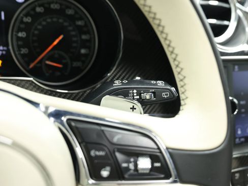 Used 2019 Bentley Bentayga image 28