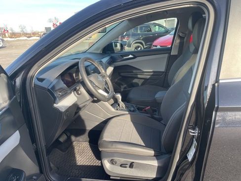 Certified 2022 Volkswagen Taos SE image 7