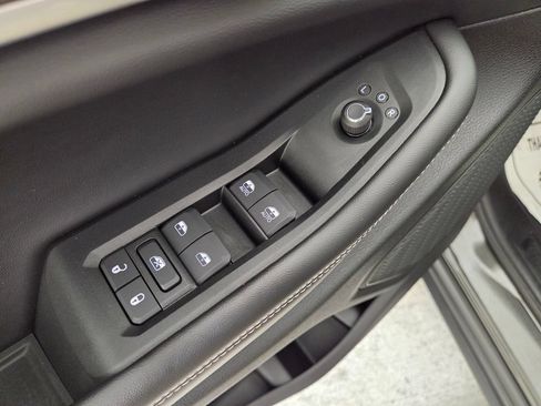 Used 2024 Jeep Grand Cherokee Limited w/ Luxury Tech Group II RWD image 27