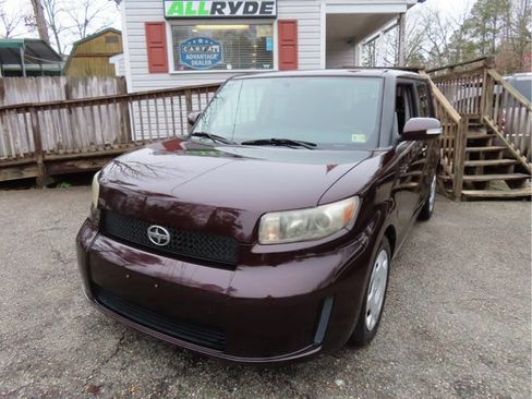 Used 2009 Scion xB image 2