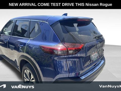Used 2023 Nissan Rogue SV FWD image 2