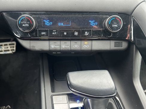Used 2025 Hyundai Elantra SEL FWD image 16