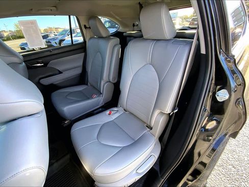 Used 2024 Toyota Highlander XLE image 20