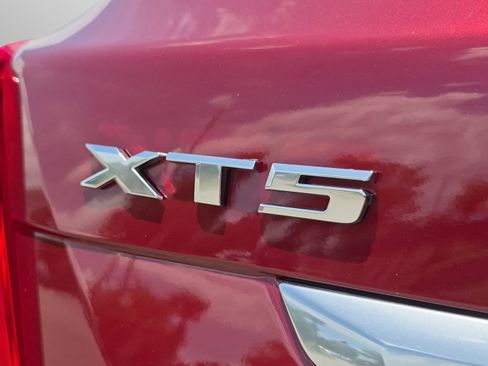 Used 2017 Cadillac XT5 Luxury w/ Driver Awareness Package FWD image 32