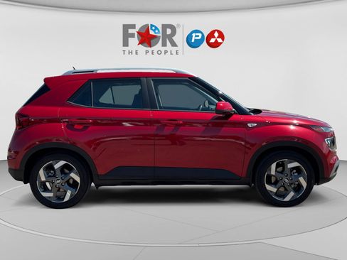 Used 2023 Hyundai Venue SEL FWD image 6