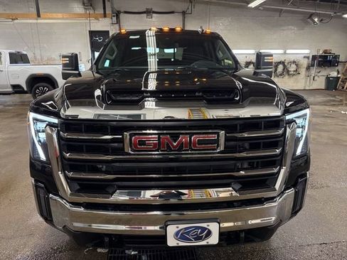 New 2026 GMC Sierra 2500 SLE w/ Preferred Package AWD/4WD image 2