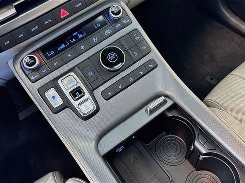 Used 2024 Hyundai Palisade Limited FWD image 16
