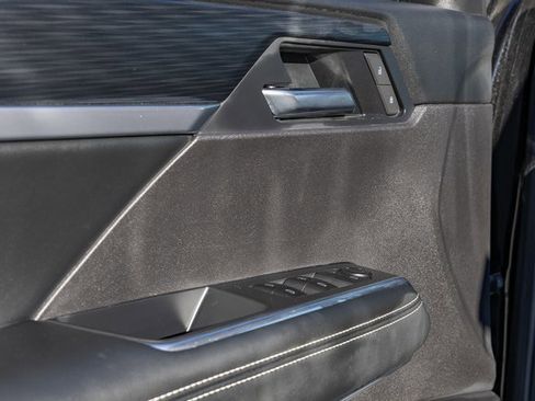 Used 2025 GMC Acadia Elevation image 17