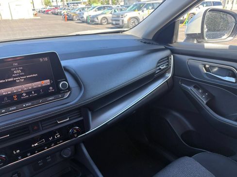 Used 2025 Nissan Rogue SV AWD/4WD image 37