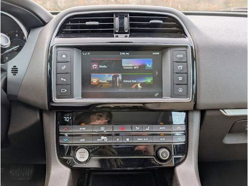 Used 2018 Jaguar F-PACE Prestige image 23