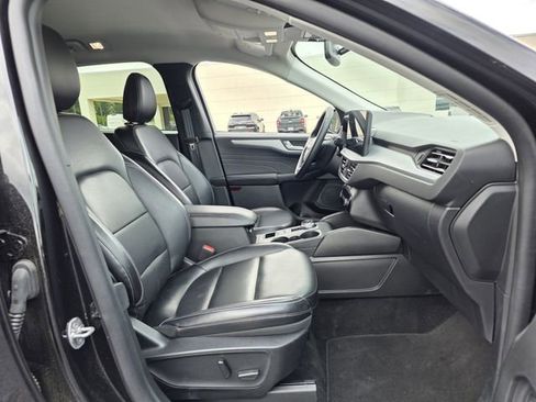 Certified 2025 Ford Escape Platinum AWD/4WD image 27
