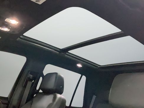 Used 2023 Chevrolet Tahoe LT w/ Luxury Package RWD image 18