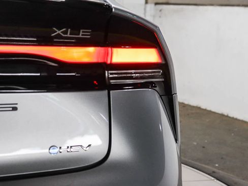 Certified 2023 Toyota Prius XLE FWD image 12