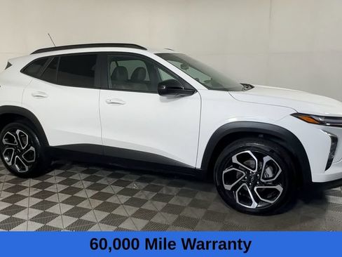 Used 2025 Chevrolet Trax RS w/ Driver Confidence Package FWD image 3