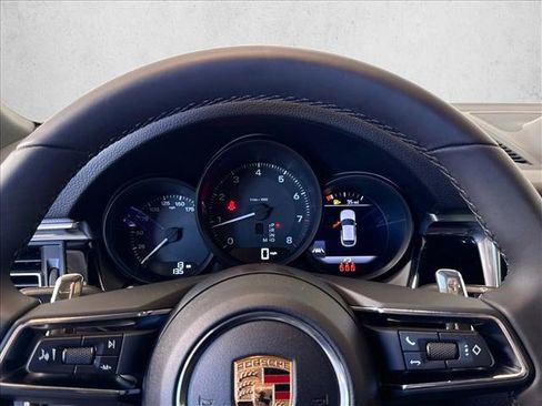 Used 2026 Porsche Macan AWD/4WD image 15