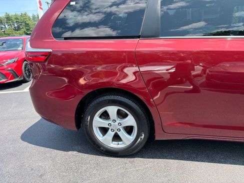 Used 2017 Toyota Sienna LE FWD image 4