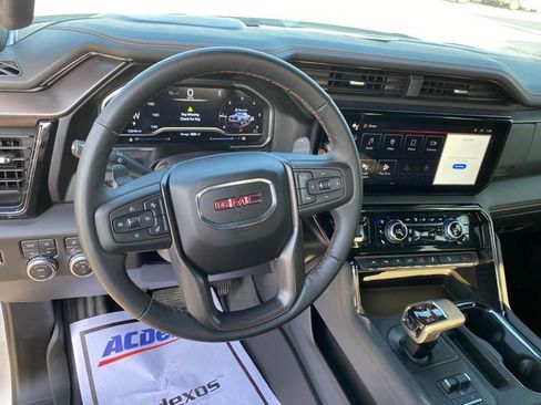 Used 2025 GMC Sierra 1500 AT4 w/ Technology Package AWD/4WD image 11