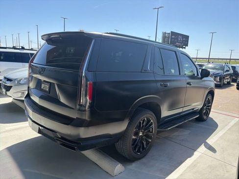 Used 2023 Cadillac Escalade Sport w/ LPO, ONYX Package image 4