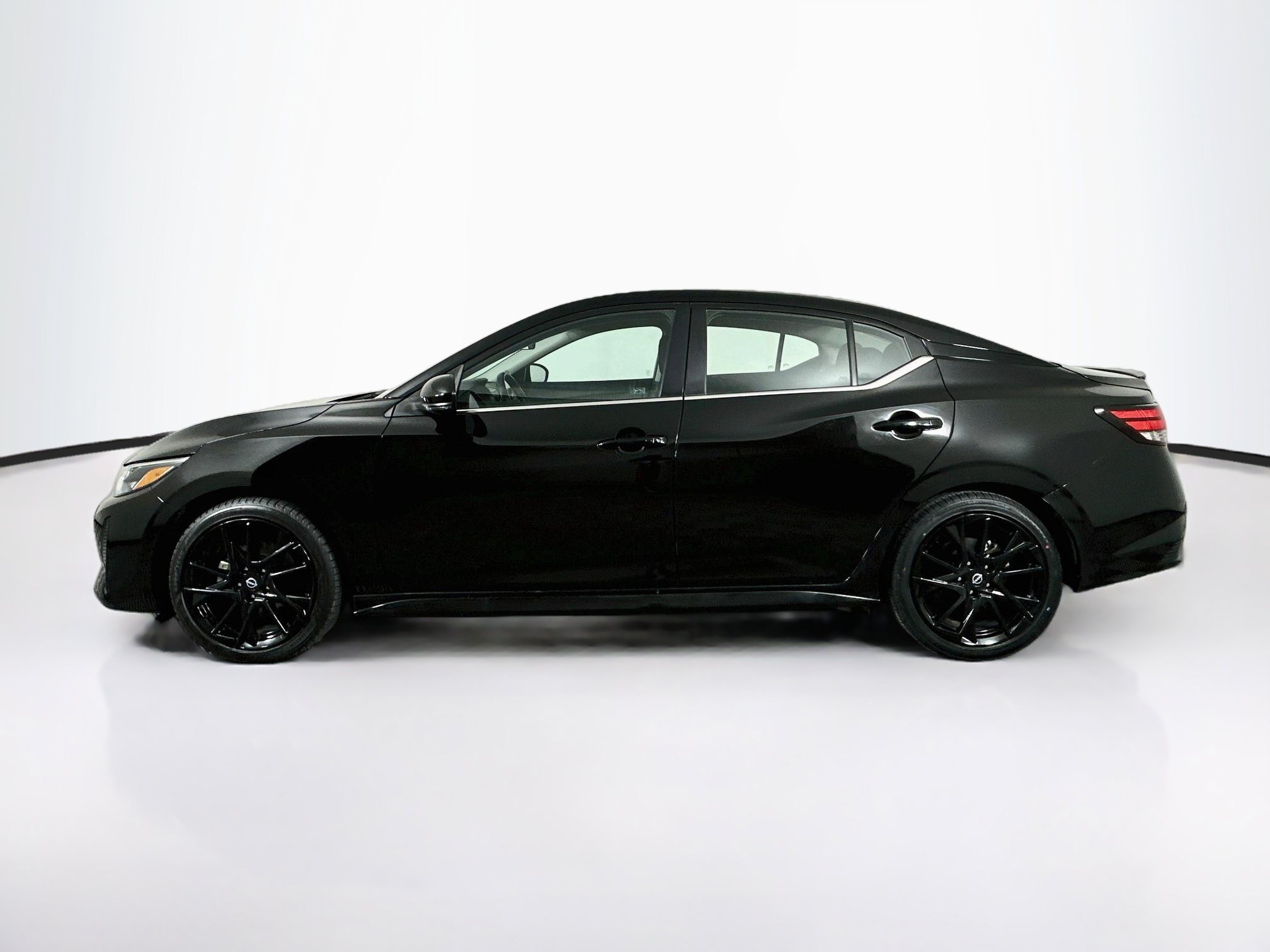 Used 2025 Nissan Sentra SR w/ Midnight Edition FWD image 4