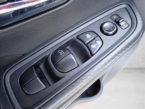 Used 2022 Nissan Versa SV image 11