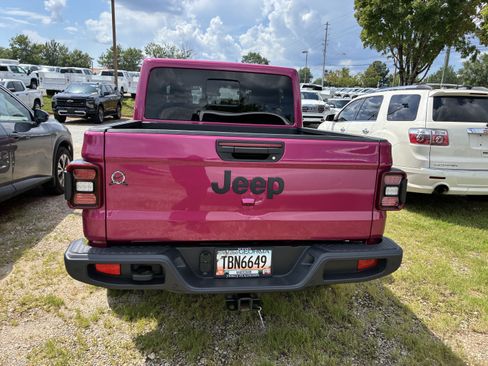 Used 2024 Jeep Gladiator Sport w/ Premium Package AWD/4WD image 7
