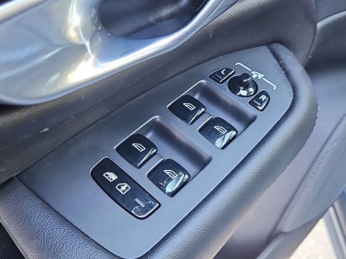 Used 2024 Volvo XC90 B6 Plus image 21