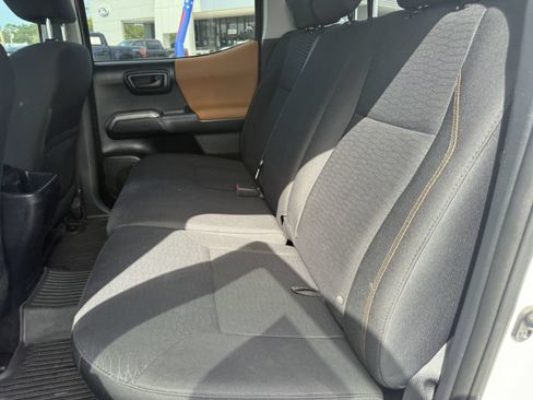 Used 2017 Toyota Tacoma SR5 RWD image 21