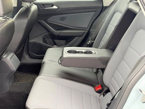 Used 2025 Volkswagen Jetta SE FWD image 4