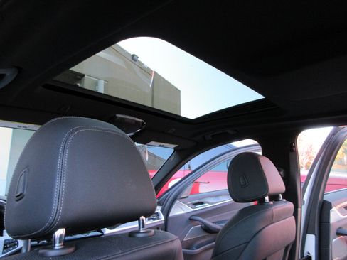 Used 2023 BMW 530e w/ M Sport Package image 43