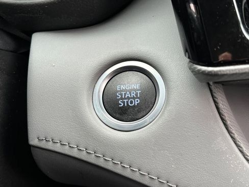 Used 2021 Toyota Highlander Platinum image 30