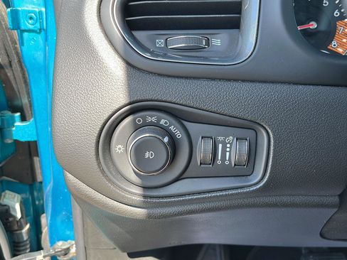 Used 2021 Jeep Renegade Limited image 11