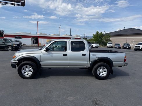 Used 2004 Toyota Tacoma PreRunner RWD image 3