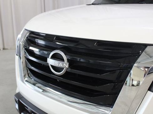 Used 2024 Nissan Pathfinder Platinum w/ Cargo Package AWD/4WD image 32