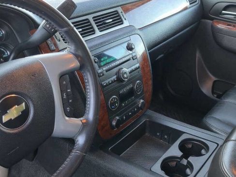 Used 2011 Chevrolet Suburban LT image 6