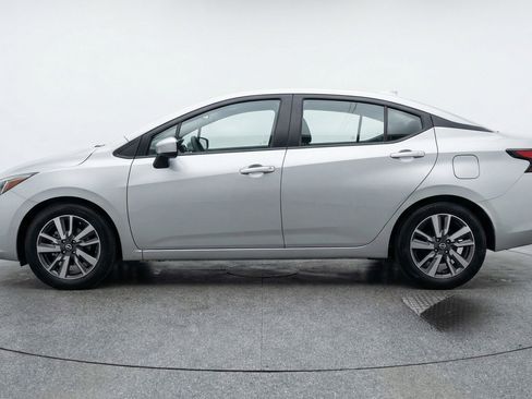 Used 2025 Nissan Versa SV FWD image 5