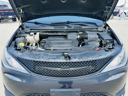 Used 2019 Chrysler Pacifica Touring-L Plus w/ S Appearance Package FWD image 44