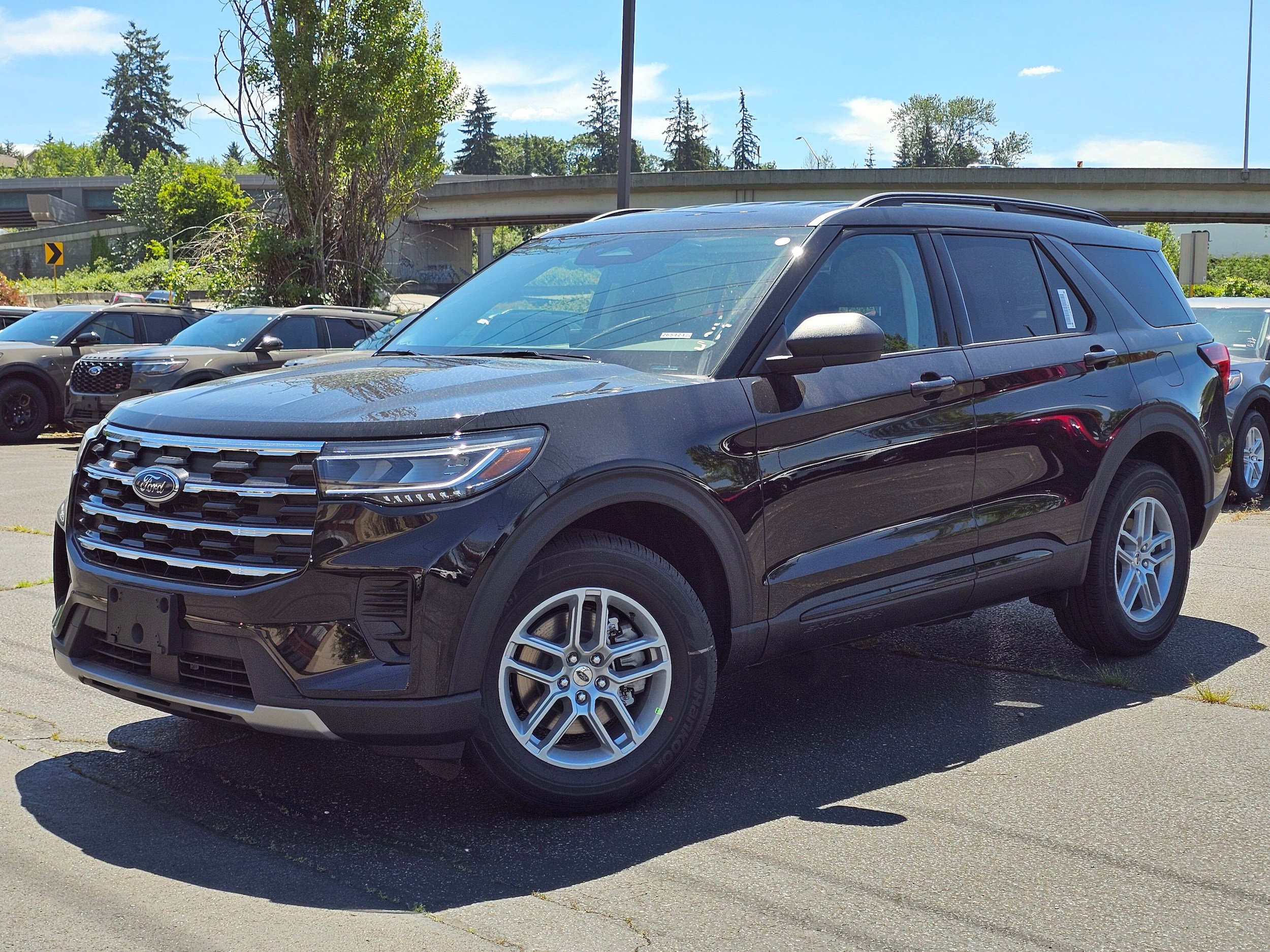 New 2026 Ford Explorer Active AWD/4WD image 1