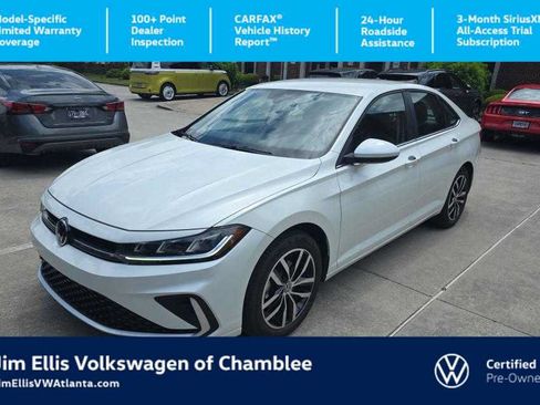 Used 2025 Volkswagen Jetta SE FWD image 1