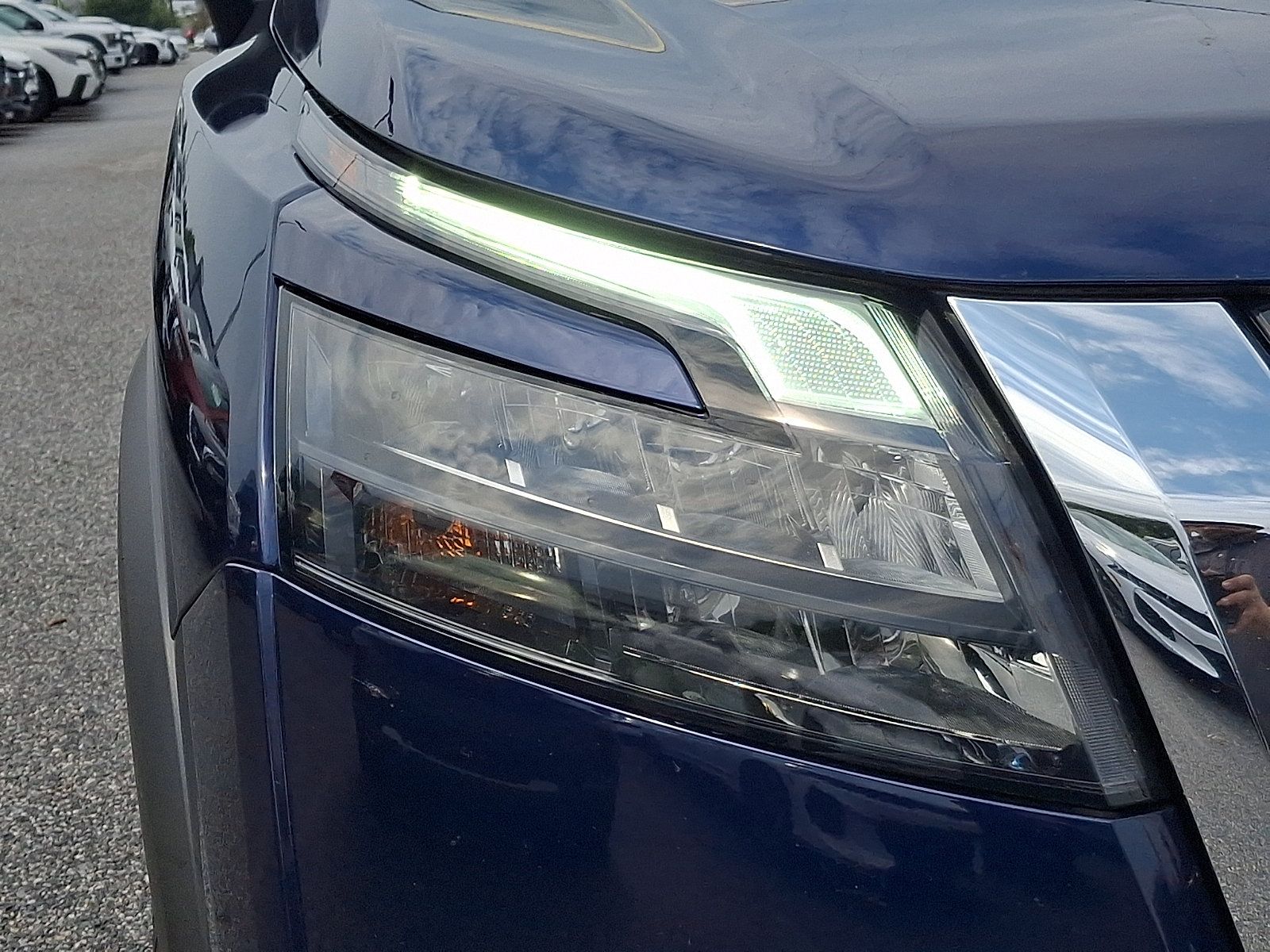 Certified 2025 Nissan Pathfinder SV AWD/4WD image 9