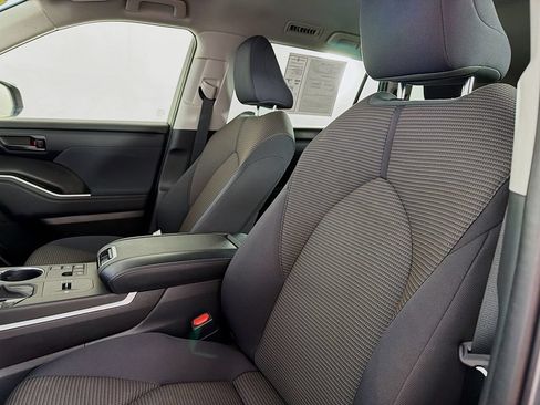 Used 2023 Toyota Highlander LE FWD image 36