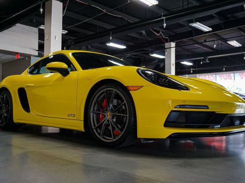 Used 2019 Porsche 718 Cayman RWD image 2