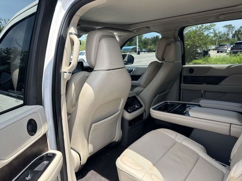 Used 2018 Lincoln Navigator Reserve w/ Technology Package AWD/4WD image 25