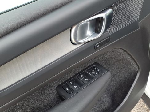 Certified 2023 Volvo XC40 B5 Plus w/ Climate Package image 9